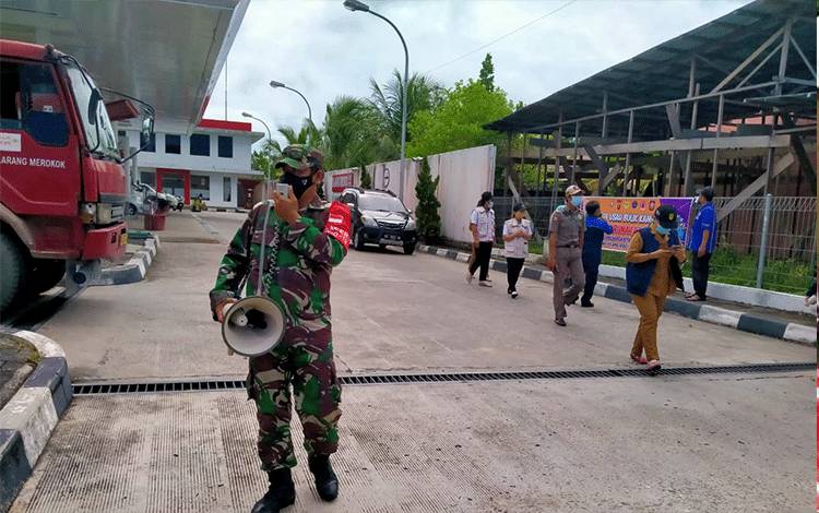 Danramil Kurun Pimpin Patroli PPKM Mikro