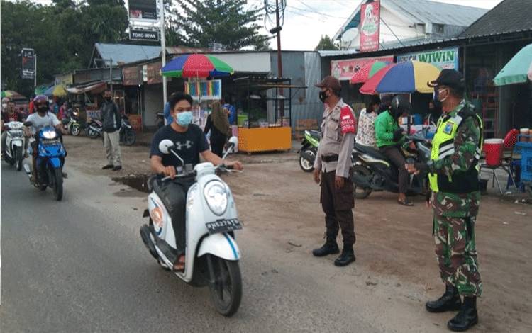 Tim gabungan patroli dialogis di kawasan RTA Milono, Minggu 2 Mei 2021.