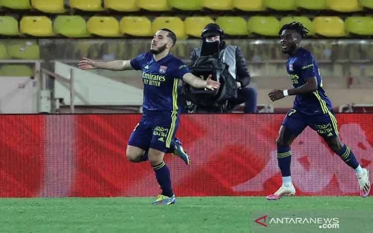 Lyon Menangi Drama 5 Gol atas Monaco hanya dengan 10 Pemain