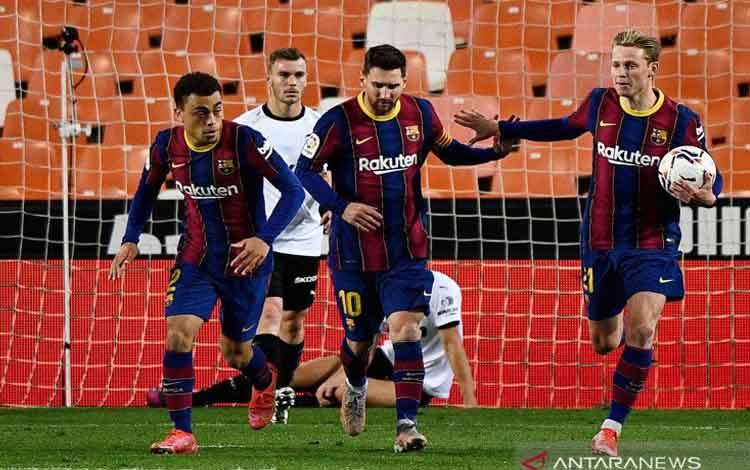 Barcelona Jaga Peluang Juara Usai Kalahkan Valencia 3-2