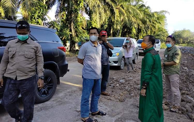 Bupati Seruyan Cek Perbaikan Jalan