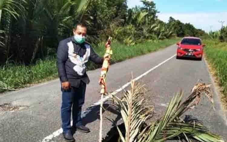 Pemprov Kalteng Diminta Tangani Ruas Jalan Kotim-Seruyan yang Berlubang