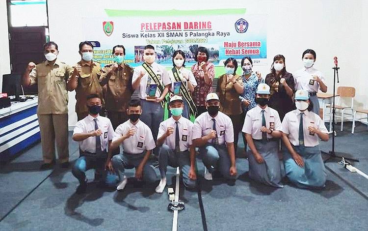Pelepasan Daring Siswa Kelas XII: Jadilah Generasi Berkarakter