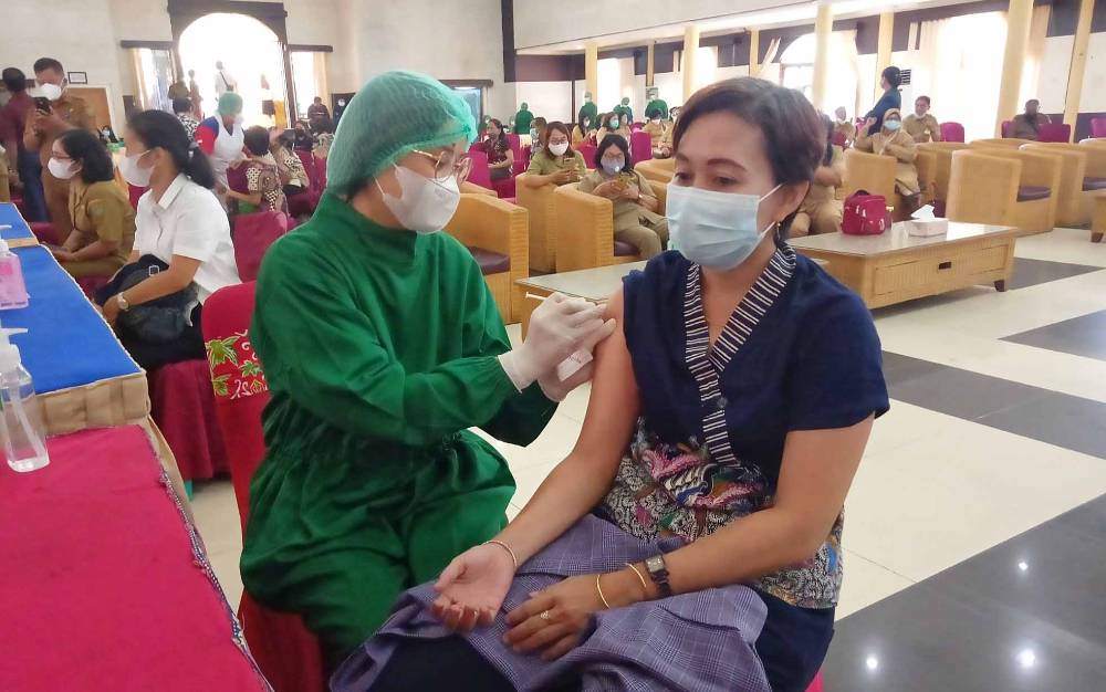 Guru dan Tenaga Kependidikan di Barito Timur Terima Vaksinasi Dosis Pertama