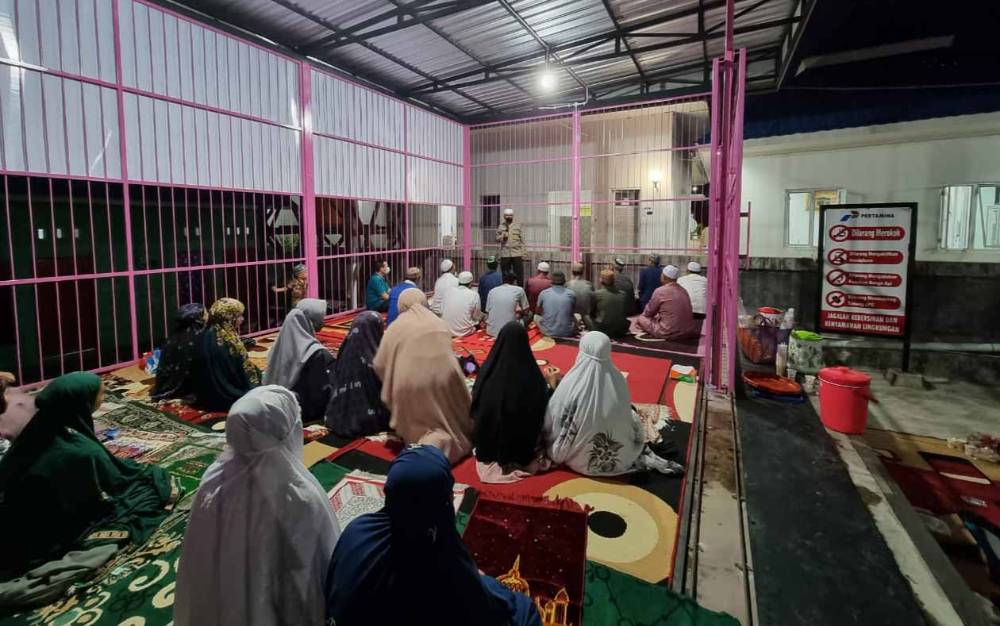 Personel Polsek Katingan Hilir Isi Kultum di Musholla