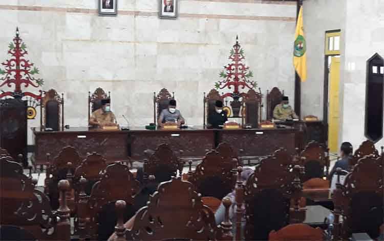 Suasana saat DPRD Kapuas menggelar Rapat paripurna ke-4 Masa Persidangan II, bertempat di ruang paripurna dewan, Selasa 4 Mei 2021
