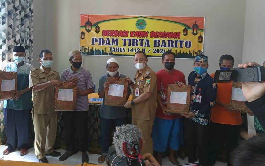 Bupati Barito Selatan Apresiasi PDAM Tirta Barito Bagikan Sembako untuk Masyarakat Kurang Mampu