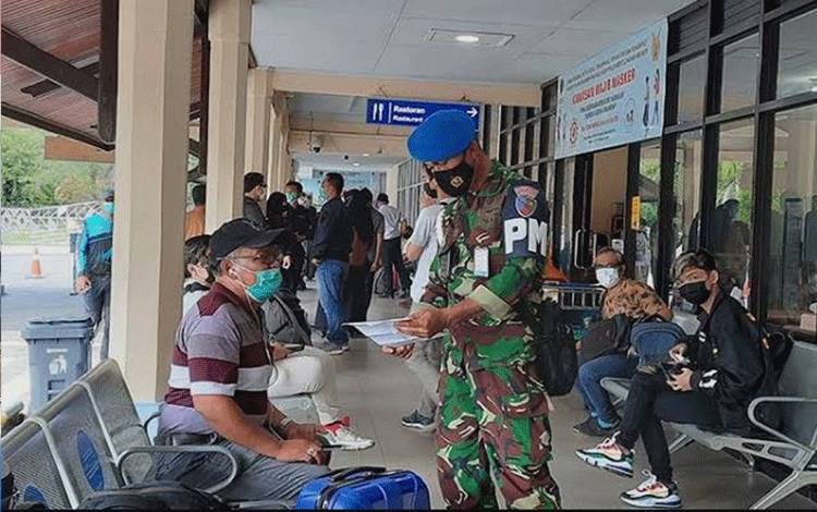 Petugas Bandara Iskandar Pangkalan Bun Amankan Penumpang Pesawat Positif Covid-19