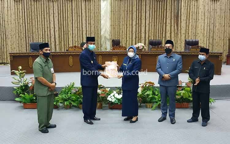 DPRD Barito Utara Serahkan Rekomendasi untuk LKPj Bupati Tahun 2020