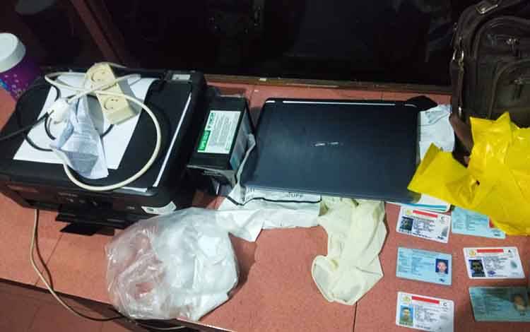 Polisi Ciduk Tiga Pembuat Surat Rapid Test Antigen Palsu di Kapuas
