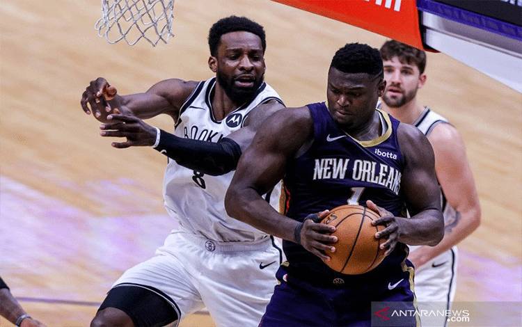 Zion Williamson Diperkirakan Absen Lama Akibat Patah Tulang Jari
