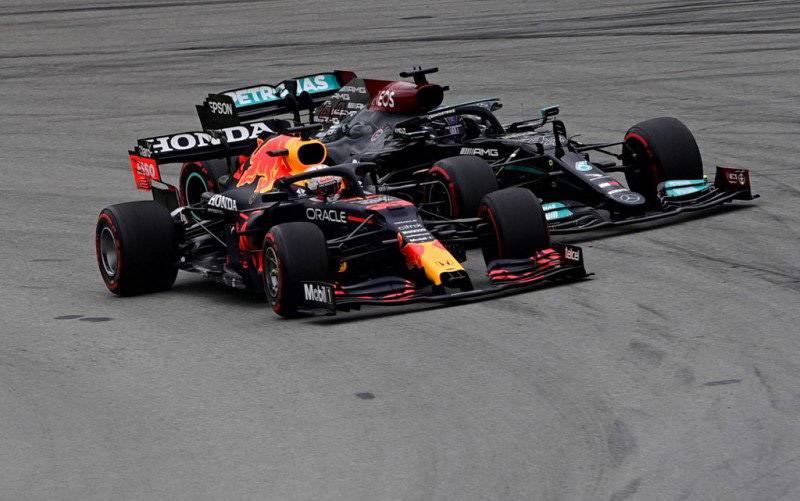 Hamilton Jajal Simulator Setelah Rentetan Kemenangan Red Bull