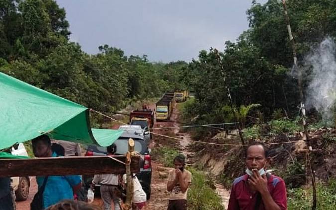 DPRD Kotim Janjikan Penyelesaian, Warga Buka Portal Jalan PT BSP