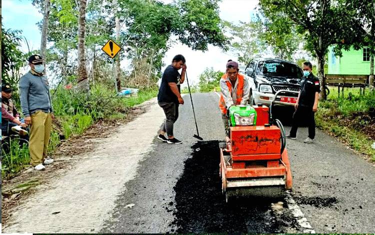 Dinas PUPR Barito Utara terus Perbaiki Jalan Dalam Kota Muara Teweh