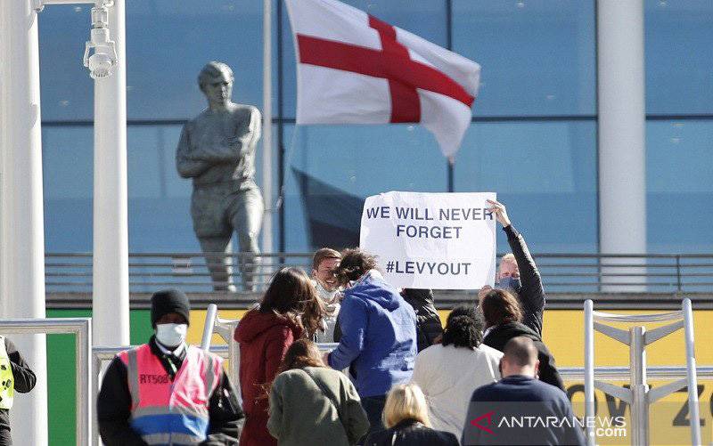 Tottenham Ikuti Langkah Chelsea, Libatkan Suporter ke Manajemen
