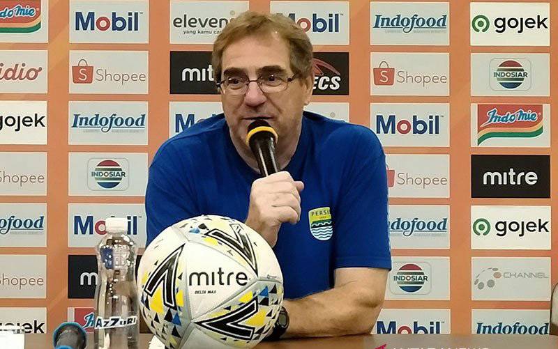 Persib Bandung Perpanjang Kontrak Pelatih Robert Alberts Hingga 2024