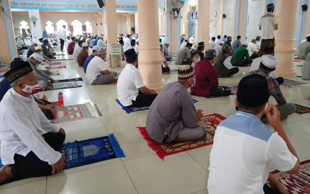 Masjid Agung Ar-Rahman Tamiang Layang Laksanakan Salat Idul Fitri dengan Protokol Kesehatan Ketat