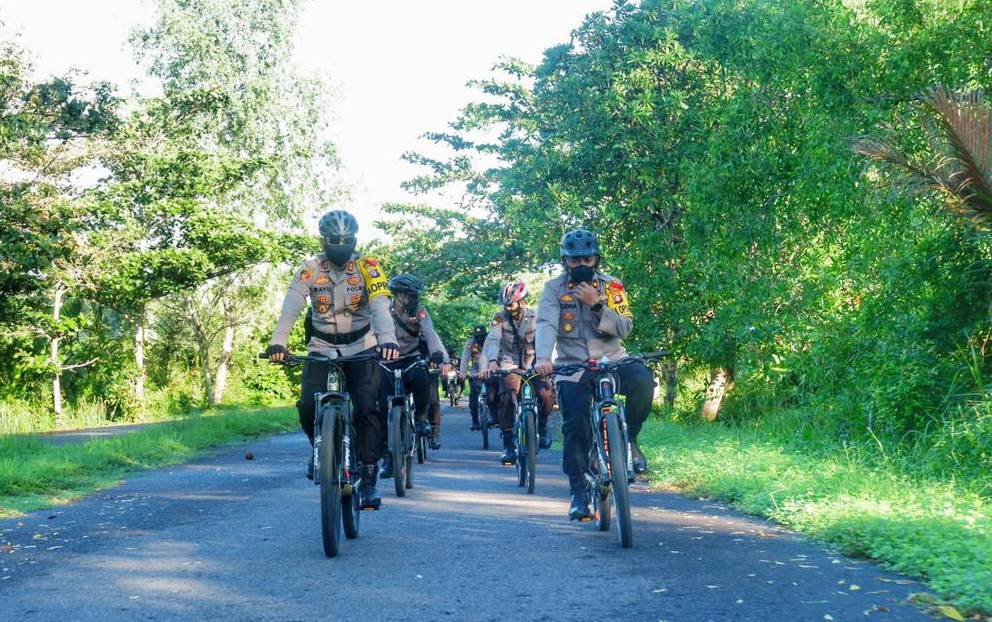 Kapolres Seruyan Bersepeda Pantau Kamtibmas Hari Kedua Lebaran hingga Aktivitas Pasar