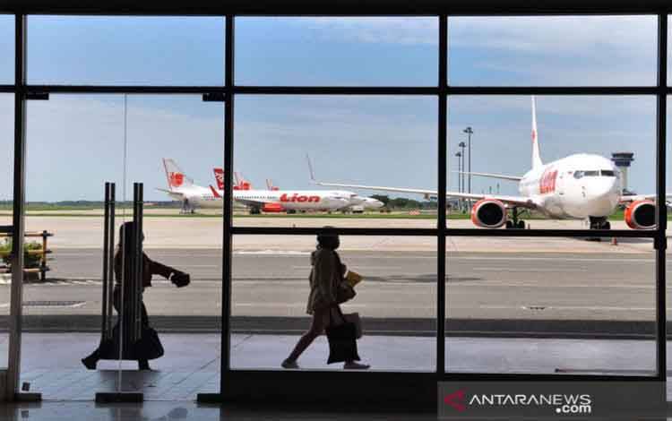 Sejumlah pemudik Warga Negara Indonesia (WNI) dari Malaysia tiba di kedatangan Internasional Bandara Kualanamu Kabupaten Deliserdang, Sumatera Utara