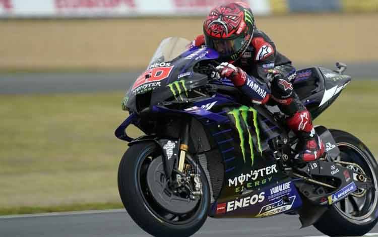 Pebalap tim Monster Energy Yamaha Fabio Quartararo menjalani sesi latihan bebas Grand Prix Prancis, Sirkuit Bugatti, Le Mans. (14/5/2021)