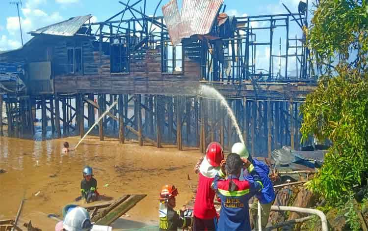 4 Rumah Warga Bereng Bengkel Terbakar