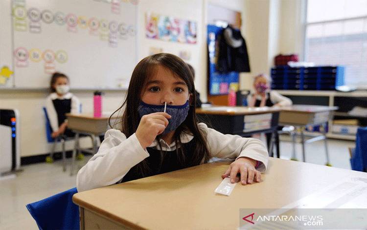 Sekolah di Amerika Dianjurkan Tetap Wajibkan Genggunaan Masker