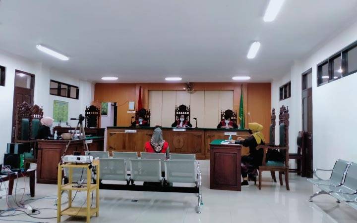 Sidang kasus sabu dengan terdakwa Rusmawarni di PN Sampit, Senin, 17 Mei 2021.