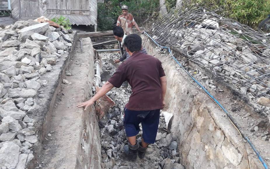 Dinas PUPR Barito Timur Perbaiki Box Culvert Rusak di Desa Telang