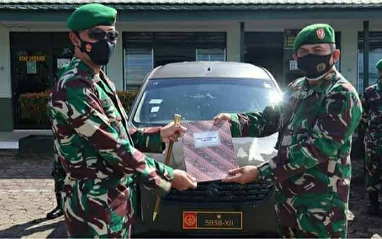 Dandim 1011 Kuala Kapuas Serahkan Mobil Operasional Untuk 3 Koramil Jajaran