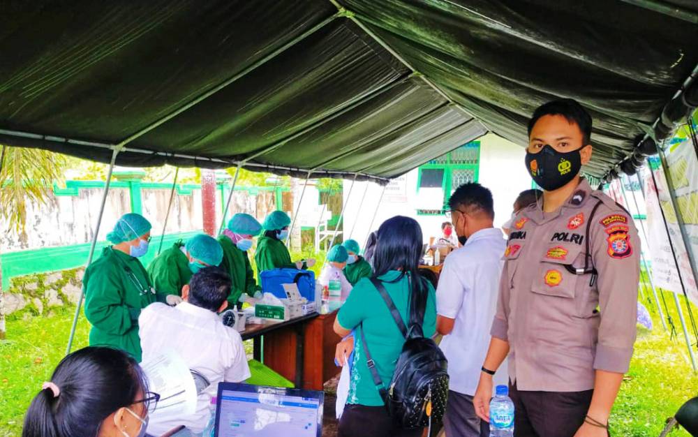 Polresta Palangka Raya Amankan Pelaksanaan Vaksinasi?di Puskesmas