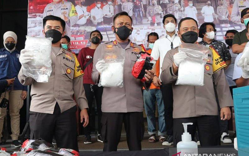 Polisi Ungkap 13 Kilogram Sabu Jaringan Lintas Negara