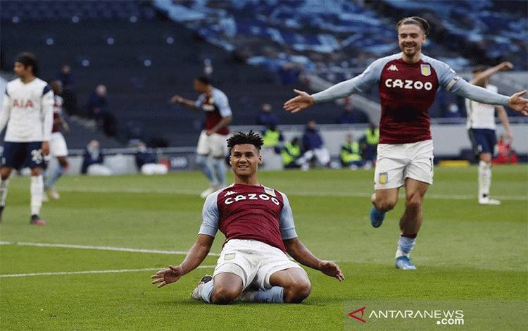 Villa Paksa Tottenham Telan Kekalahan di Laga Kandang Pemungkas