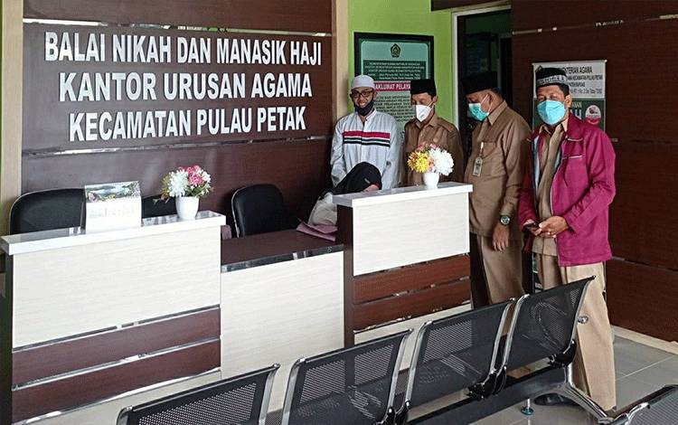 Bimas Islam Kemenag Kapuas Pantau Kedisiplinan ASN di KUA Kecamatan Pascalibur