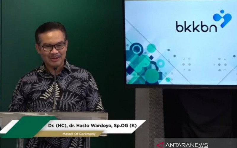 Kepala BKKBN, Hasto Wardoyo, saat menyampaikan pemaparan dalam acara penandatanganan naskah kesepahaman BKKBN dan Tanoto Foundation yang ditayangkan secara virtual, Kamis (20/5/2021). (foto : ANTARA/Andi Firdaus).