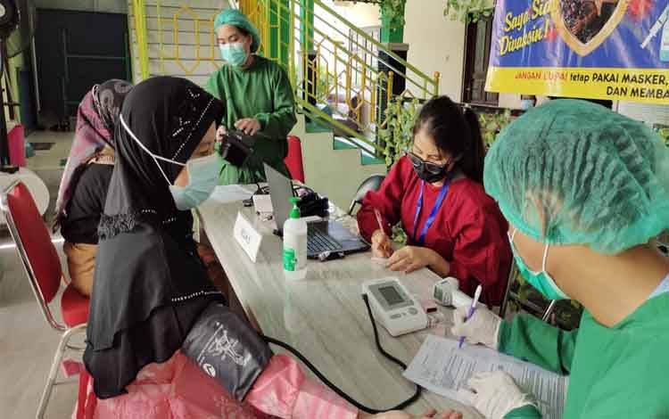 Vaksinasi Guru di Palangka Raya Masih Berlanjut
