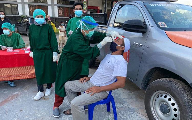Penumpang Travel Masuk Palangka Raya Dirapid Antigen, Ini Hasilnya