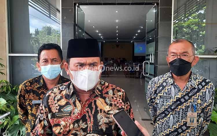 Wakil Bupati Kobar Ahmadi Riansyah usai memimpin rapat Percepatan ODF Kobar.