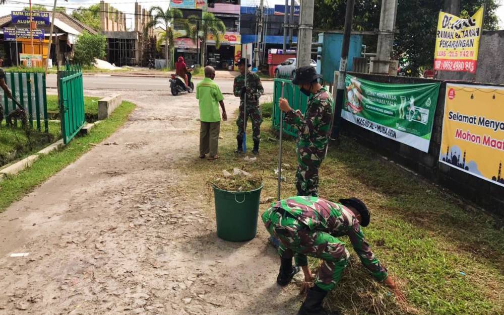 Kerja Bakti Wujud Kemanunggalan TNI Bersama Rakyat