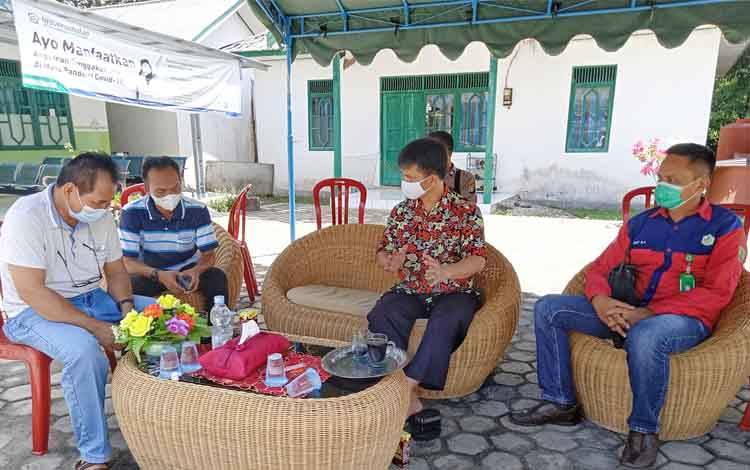 Camat Dusun Timur Pantau Vaksinasi Massal Lansia di Puskesmas Jaar