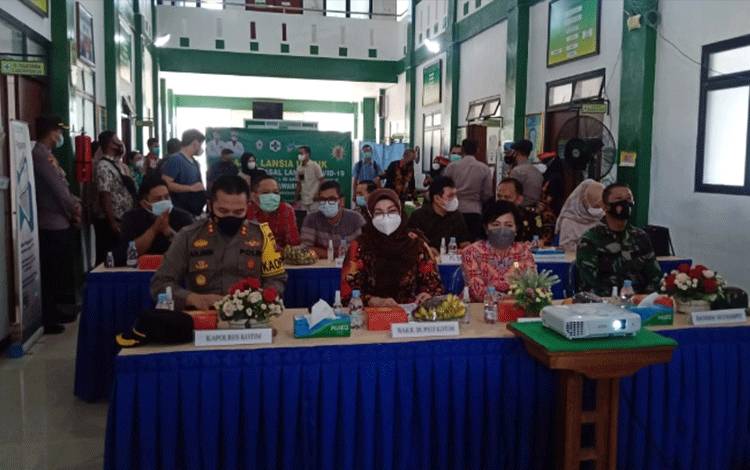 Lansia Diimbau Ikut Vaksinasi Covid-19