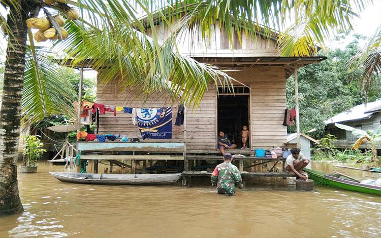 Kondisi banjir di Kelurahan Montallat I, Kecamatan Montallat, Kabupaten Barito Utara, Minggu, 23 Mei 2021.