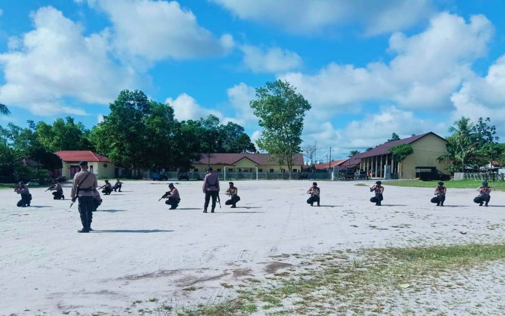 Personel Satbrimob Polda Kalteng Latihan Pertempuran Hutan