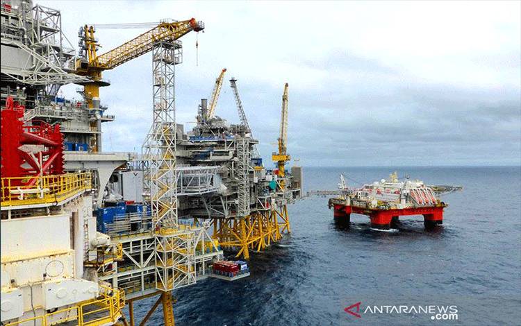 Permintaan Melonjak, Harga Minyak Melambung ke Tertinggi Multi-tahun