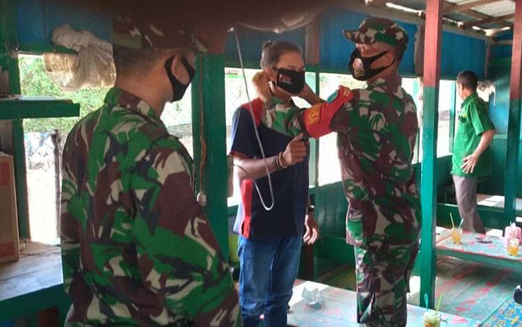Jaga Perbatasan Tetap Zona Hijau, TNI di Lamandau Gencar Sosialisasi Pencegahan Covid-19