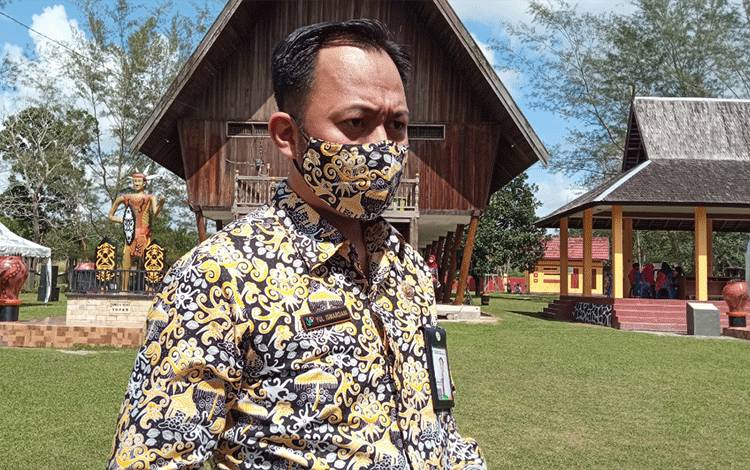 Kepala BPS Kobar Yul Ismardani