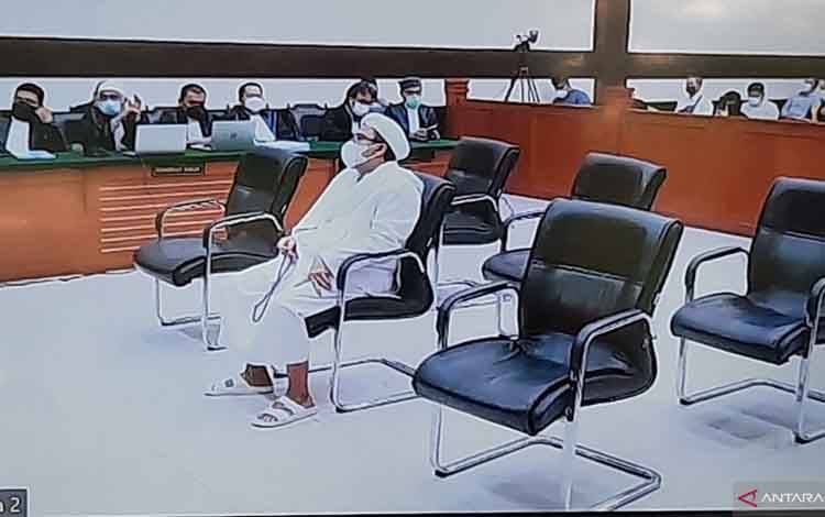 Hakim Vonis Rizieq Shihab Denda Rp 20 Juta untuk Kerumunan Megamendung
