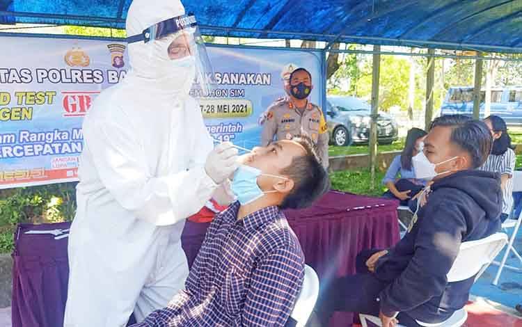 Pemohon SIM di Polres Barito Timur Gratis Rapid Test Antigen