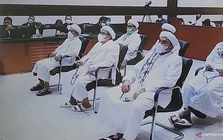 Rizieq Shihab Divonis 8 Bulan untuk Kerumunan Petamburan