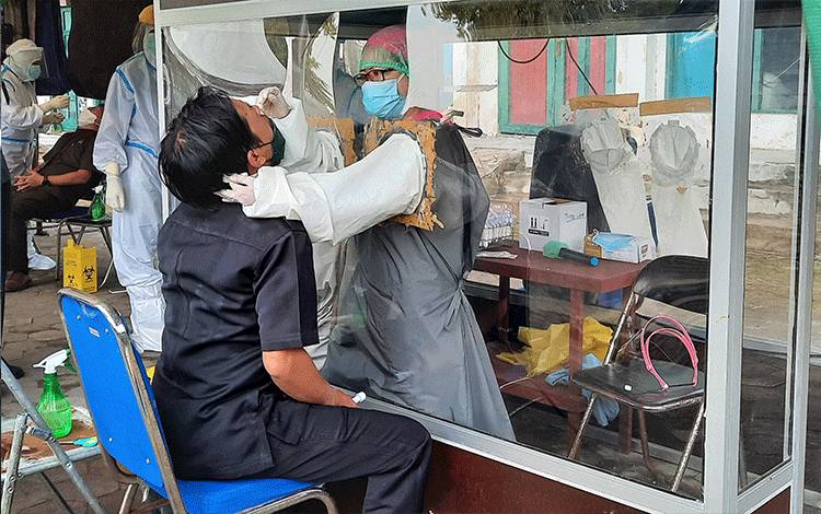 Pemerintah Perkuat Tes Covid-19 hingga 3 Kali Lipat