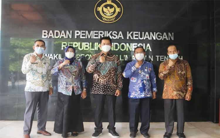 Bupati Barito Utara, Nadalsyah beserta jajarannya dan Ketua DPRD Barito Utara Merry Rukaini